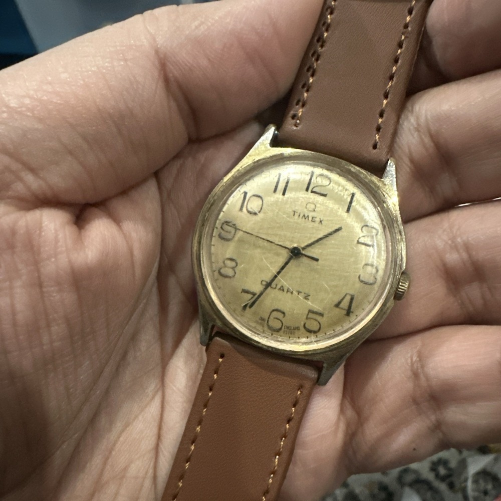 Working VTG Timex Q Quartz 1980 Gold Tone Mens Watch Quartz 36mm Fit 7.5